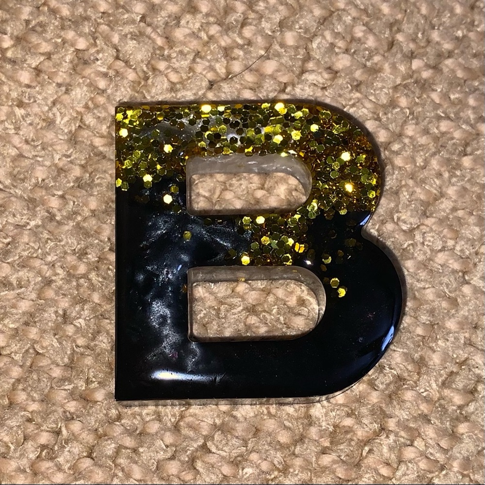 Handmade Resin Name Initials Keychains - Picture 9 of 13